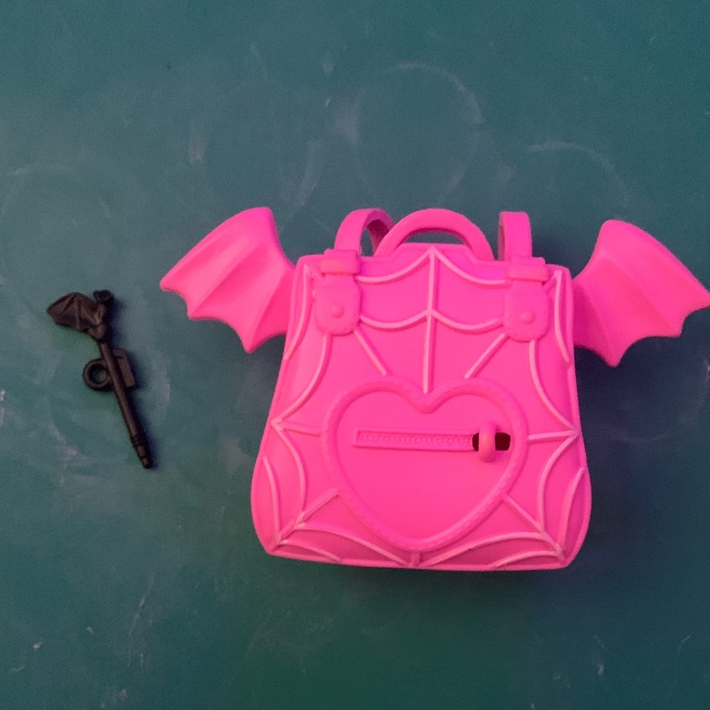 Monster High Draculaura Bat Wing pen and  Heart Backpack Purse